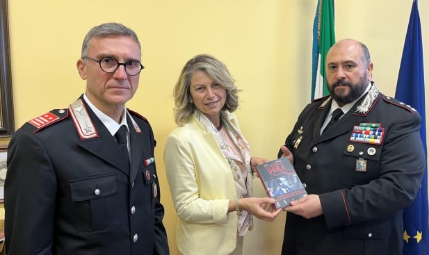 “Le stelle di Dora”, i carabinieri consegnano aglistudenti il romanzo sul generale dalla Chiesa