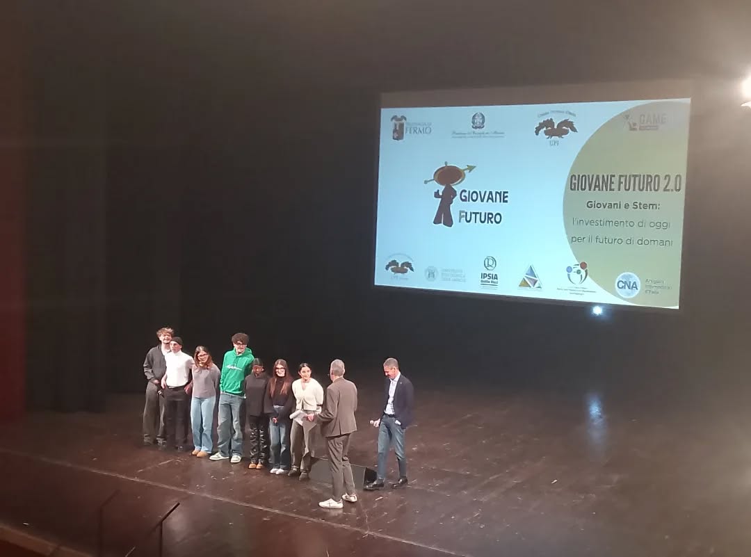 614694508_18093163511481081_769564037508660020_n L’ITET Carducci Galilei al Teatro dell’Aquila di Fermo – “Vero o Falso? Una bussola per usare l’IA